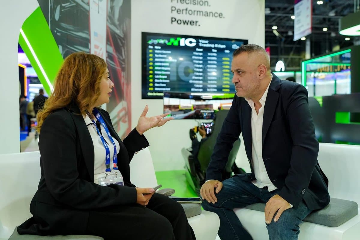 TradeInformer source illustration showing an interview at an IC exhibition stand.